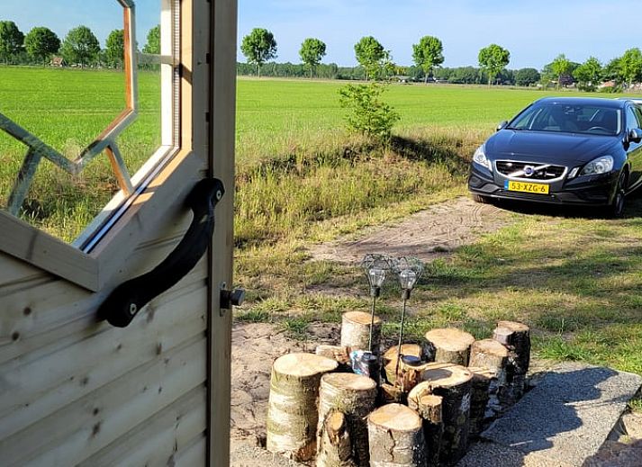 Cozy wooden vacation home in Overdinkel, Twente, Overijssel, surrounded by green nature.
