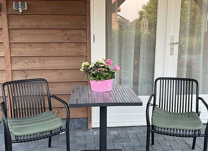 Charmantes Ferienhaus in Overdinkel mit Holzterrasse, ideal zum Entspannen in Twente, Overijssel.