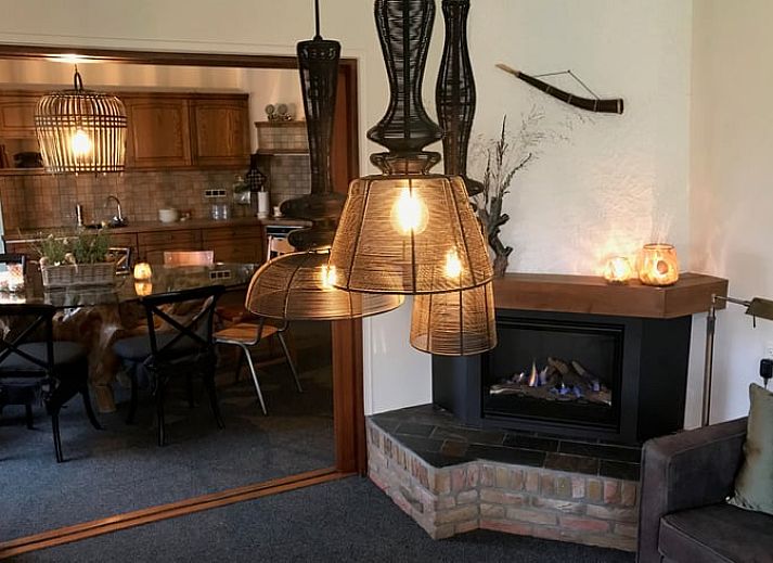 Cottage in Weerselo, Ferienhaus in Twente, Overijssel mit roten Ziegeln und gruener Umgebung.