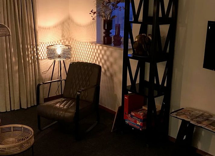 Cottage in Weerselo, Ferienhaus in Twente, Overijssel mit roten Ziegeln und gruener Umgebung.