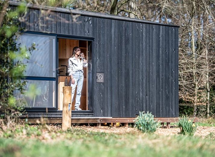 Ferienhaus in Tilligte umgeben von gruener Natur und Teich in Twente, Overijssel.