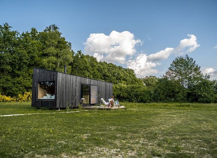 Sonnenkollektoren auf dem Dach des Ferienhauses in Tilligte, einer nachhaltigen Unterkunft in Twente, Overijssel.