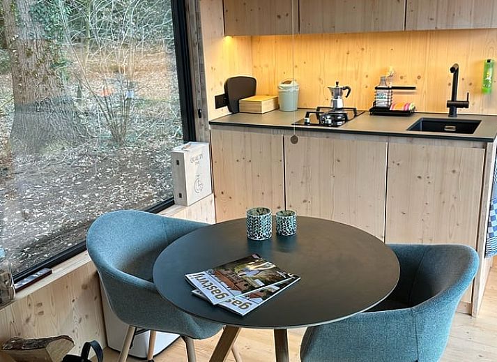 Sonnenkollektoren auf dem Dach des Ferienhauses in Tilligte, einer nachhaltigen Unterkunft in Twente, Overijssel.