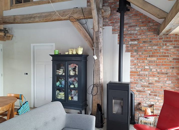 Ferienhaus in Tilligte, gelegen im gruenen Twente, Overijssel, mit einer charmanten Backsteinfassade und Blick auf die laendliche Landschaft.