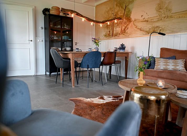 Moderne keuken in Vakantiehuisje in Reutum, Twente, voorzien van alle gemakken voor een ontspannen verblijf.