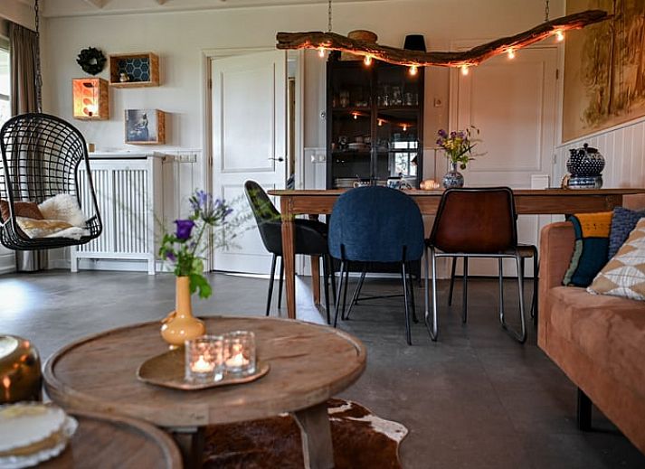 Moderne keuken in Vakantiehuisje in Reutum, Twente, voorzien van alle gemakken voor een ontspannen verblijf.