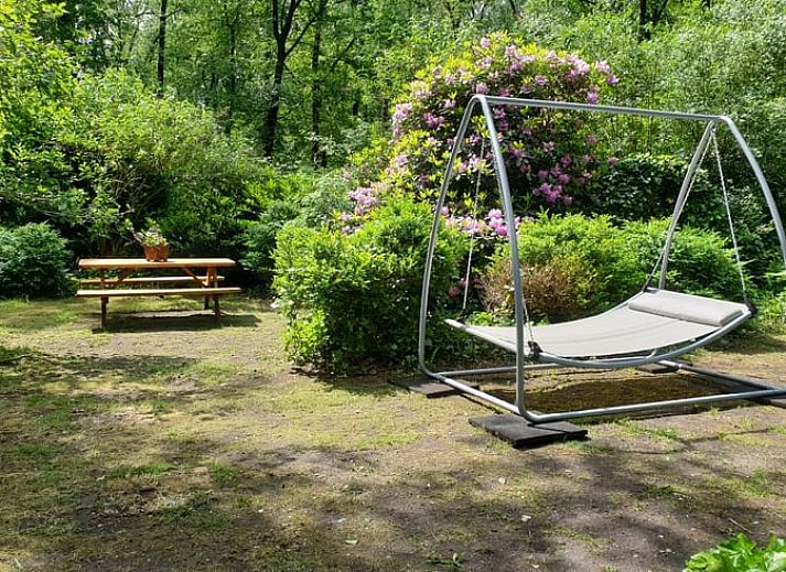Gemuetliches Wohnzimmer im Ferienhaus in Reutum, Twente, mit komfortabler Sitzecke.