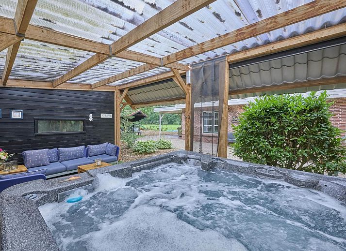 Langgoor-Ferienhaus in Reutum, Twente mit grossem Garten und Spielgeraeten fuer Kinder.