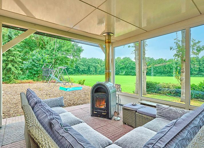 Langgoor-Ferienhaus in Reutum, Twente mit grossem Garten und Spielgeraeten fuer Kinder.