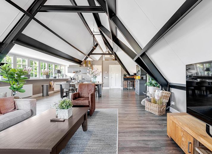 Charmant vakantiehuis Billie in Reutum, Twente met uitnodigend terras en groene omgeving.