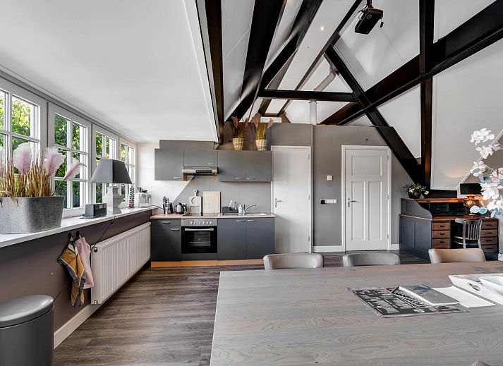 Wellnessfaciliteiten in vakantiehuis Billie, Reutum, Twente met moderne douche en sauna.