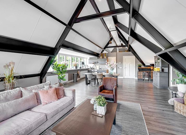 Wellnessfaciliteiten in vakantiehuis Billie, Reutum, Twente met moderne douche en sauna.