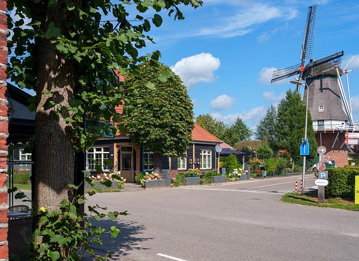 Knusse slaapkamer in vakantiehuis Billie, Reutum, Twente met comfortabel bed en rustgevende sfeer.
