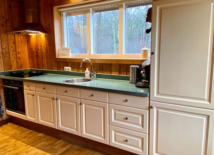 Zonnig terras bij Vakantiehuis in Ambt Delden, perfect voor ontspanning in Twente, Overijssel.