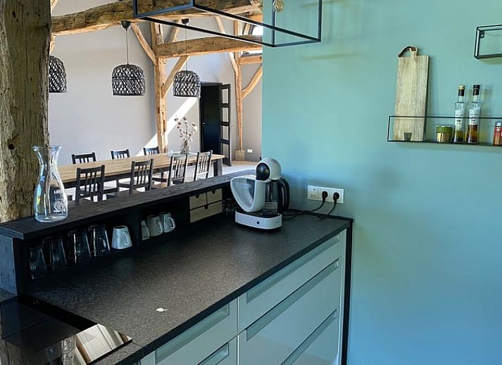 Vakantiehuisje in Ambt Delden, Twente met uitzicht op groene velden en bosrijke omgeving in Overijssel.