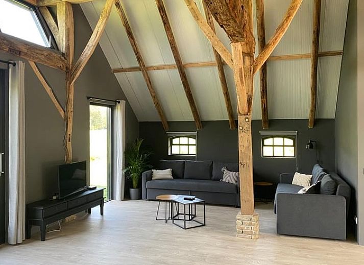 Vakantiehuisje in Ambt Delden, Twente met uitzicht op groene velden en bosrijke omgeving in Overijssel.