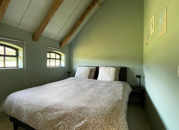 Moderne keuken in Vakantiehuisje Ambt Delden, Twente met houten accenten en stijlvolle inrichting.