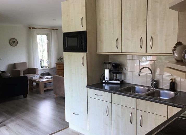 Cottage in Rossum, vacation home in Twente, view of green fields with cows, perfect for nature lovers in Overijssel.