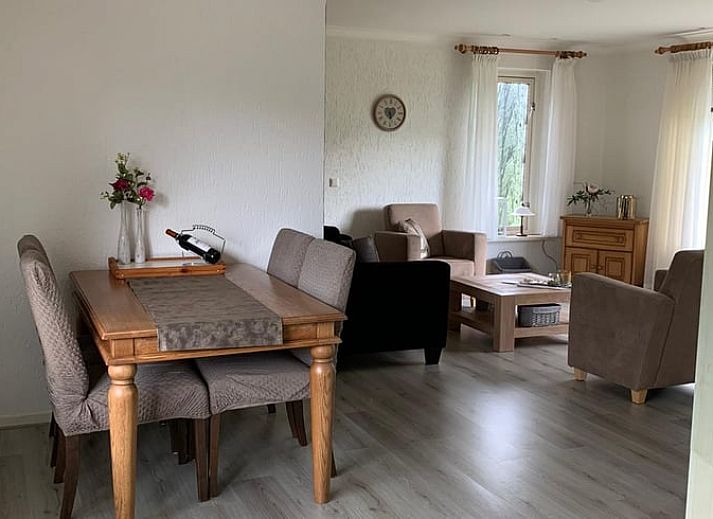 Cottage in Rossum, vacation home in Twente, view of green fields with cows, perfect for nature lovers in Overijssel.