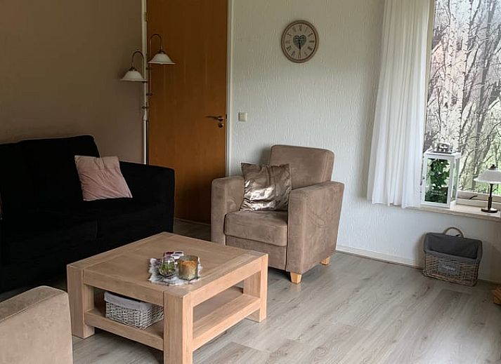 Cottage in Rossum, vacation home in Twente, rural charm with grazing cows near Overijssel.