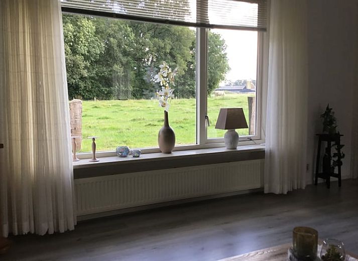 Cottage in Rossum, vacation home in Twente, rural charm with grazing cows near Overijssel.