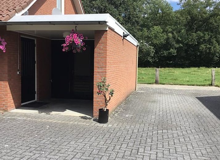 Cottage in Rossum, vacation home in Twente, attractive exterior with bricks and greenery in Overijssel.