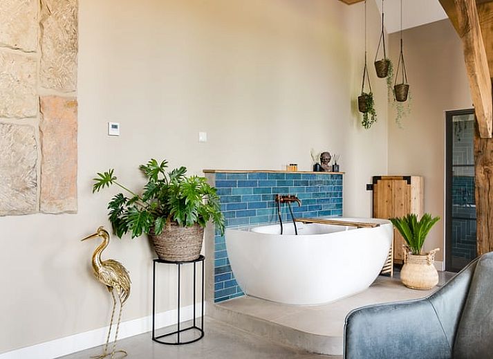 Cozy living room of Huisje in Rossum, vacation home in Twente, Overijssel, with fireplace and comfortable seating.