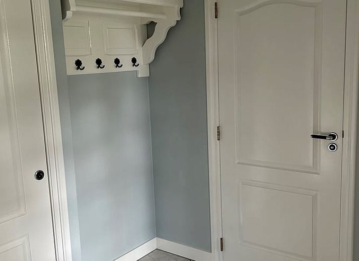 Rustikaler Garten im Huisje in Rossum, Ferienhaus in Twente, Overijssel, umgeben von Natur und rustikalem Obstgarten.