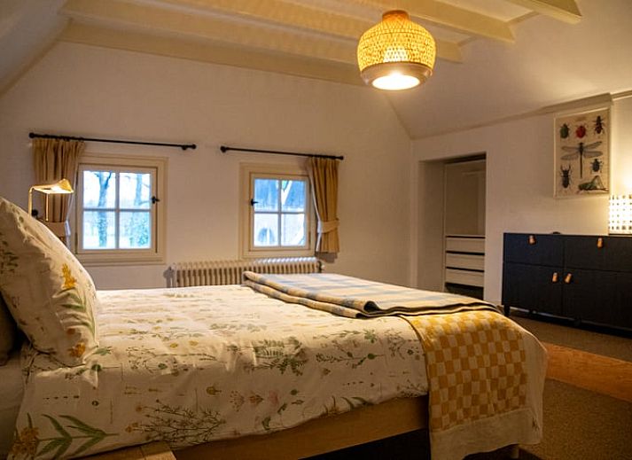 Modern kitchen in cottage Hengelo, Twente, with wooden beams and complete amenities in Overijssel.