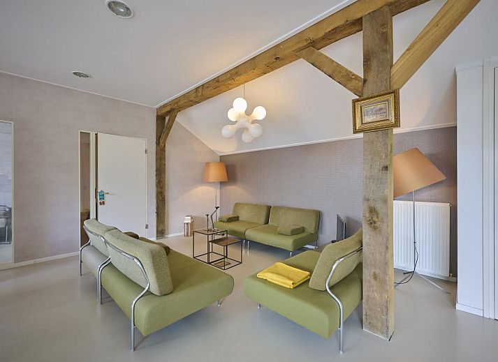 Entspannen Sie sich im Jacuzzi im Design Farmers Barn Twente, Ferienhaus in Haaksbergen, Twente.