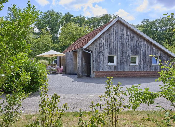 Modernes Schlafzimmer im Design Farmers Barn Twente, Ferienhaus in Haaksbergen, Overijssel.