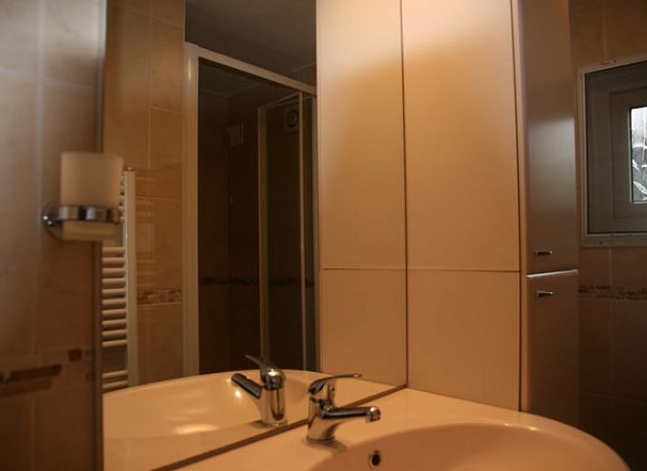 Vacation cottage in Haaksbergen, a charming vacation home in Twente, Overijssel, surrounded by lush nature and woodland.