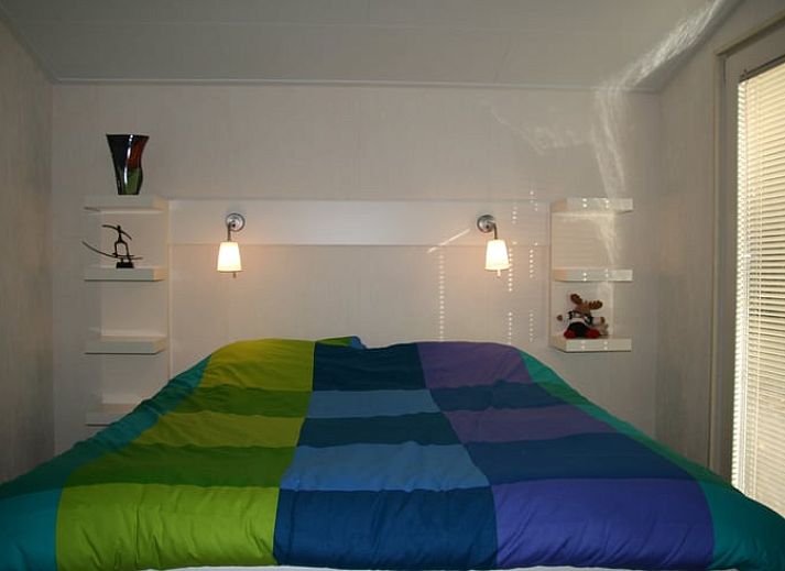 Vacation cottage in Haaksbergen, a charming vacation home in Twente, Overijssel, surrounded by green nature and colorful flowers.