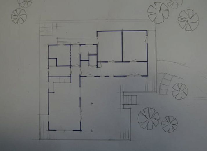 Vacation cottage in Haaksbergen, a charming vacation home in Twente, Overijssel, surrounded by green nature and colorful flowers.