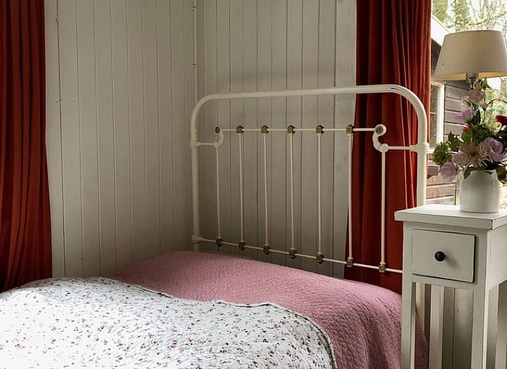 Cottage in Haaksbergen, ein charmantes Ferienhaus in Twente, Overijssel, umgeben von ueppiger Natur und ruhigen Waeldern.