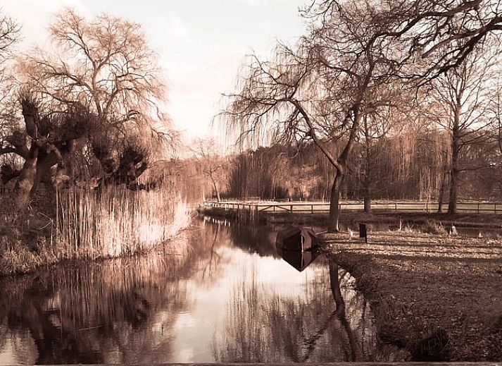 Gemuetliches Schlafzimmer im Ferienhaus in Haaksbergen, Twente. Ferienhaus mit rustikalem Charme in Overijssel, perfekt fuer einen erholsamen Aufenthalt.