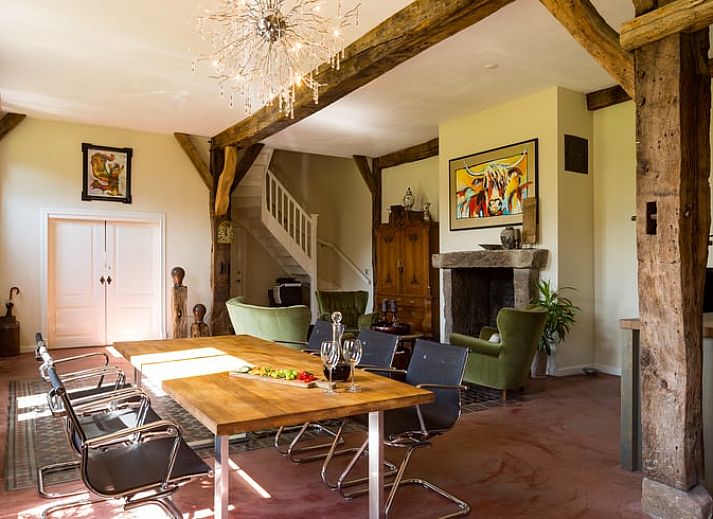 Cottage in Haaksbergen, a vacation home in Twente, Overijssel, surrounded by wild flowers and green nature for a relaxing stay.