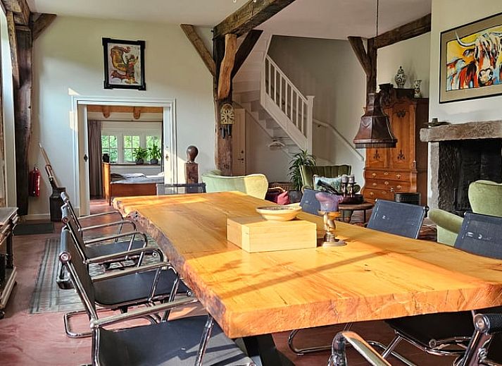 Cottage in Haaksbergen, a vacation home in Twente, Overijssel, surrounded by wild flowers and green nature for a relaxing stay.