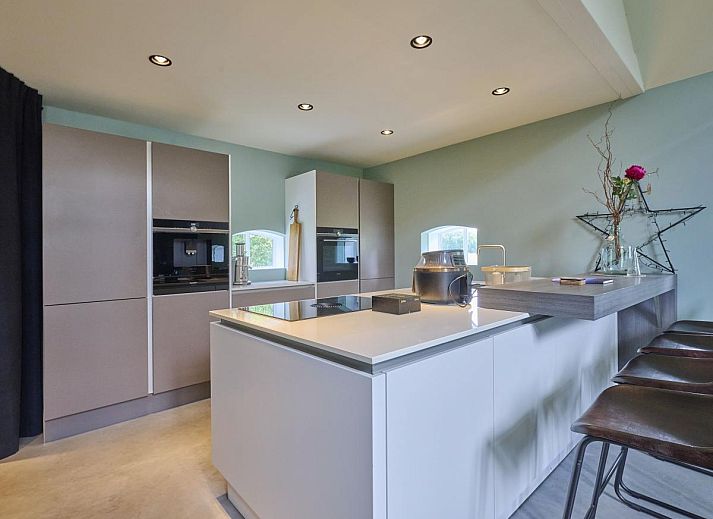 Gezellige sauna bij The Green Getaway in Haaksbergen, Twente met uitzicht op de natuur van Overijssel.