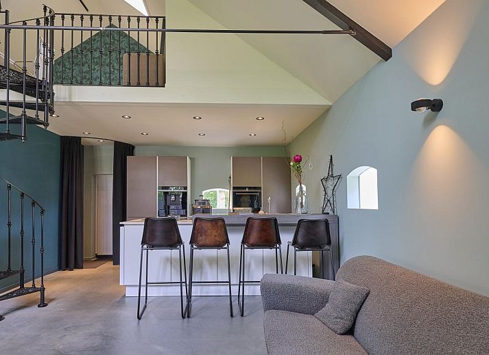 Gezellige sauna bij The Green Getaway in Haaksbergen, Twente met uitzicht op de natuur van Overijssel.