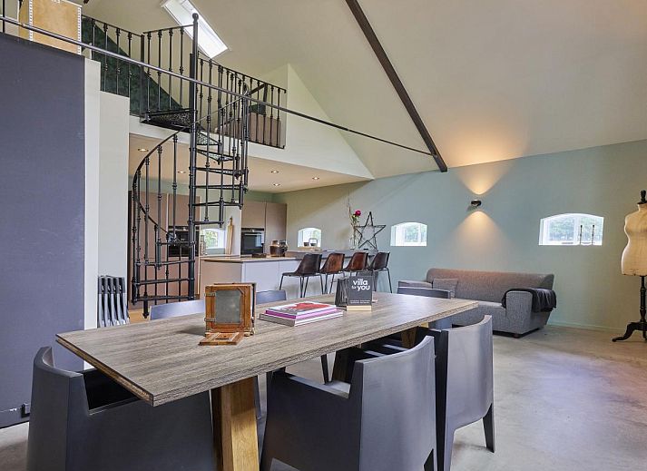 Gezellige sauna bij The Green Getaway in Haaksbergen, Twente met uitzicht op de natuur van Overijssel.