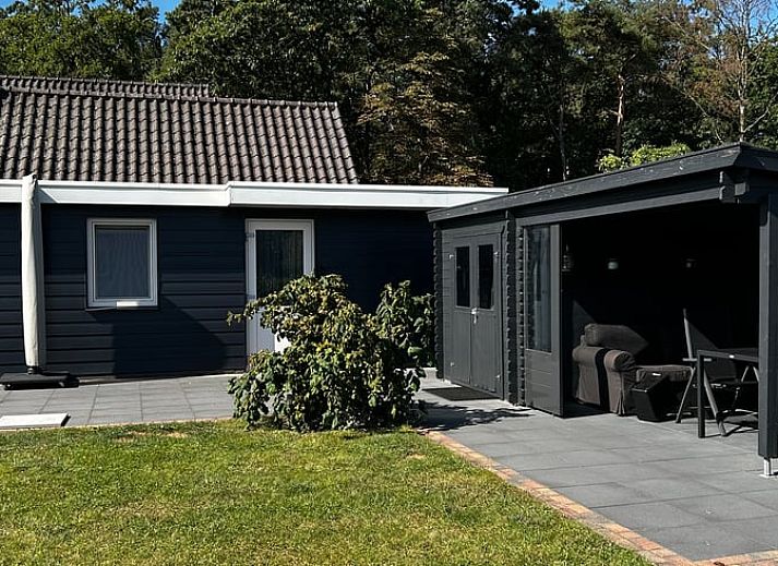 Ferienhaus in Haaksbergen, gelegen im gruenen Twente, Overijssel. Geniessen Sie die ruhige Umgebung und die sonnige Terrasse dieses Ferienhauses.