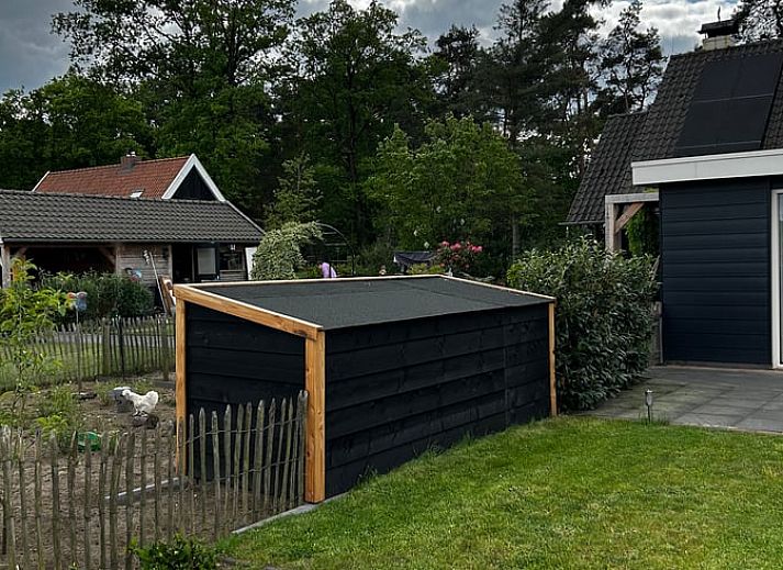 Geniessen Sie die sonnige Terrasse des Ferienhauses in Haaksbergen, gelegen im schoenen Twente, Overijssel.