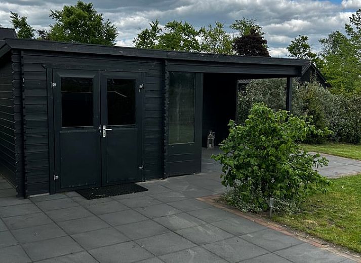 Geniessen Sie die sonnige Terrasse des Ferienhauses in Haaksbergen, gelegen im schoenen Twente, Overijssel.