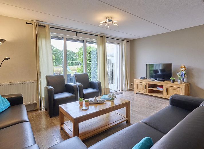 Aerial photo of 't Katreel vacation home in Haaksbergen, surrounded by green nature in Twente, Overijssel.