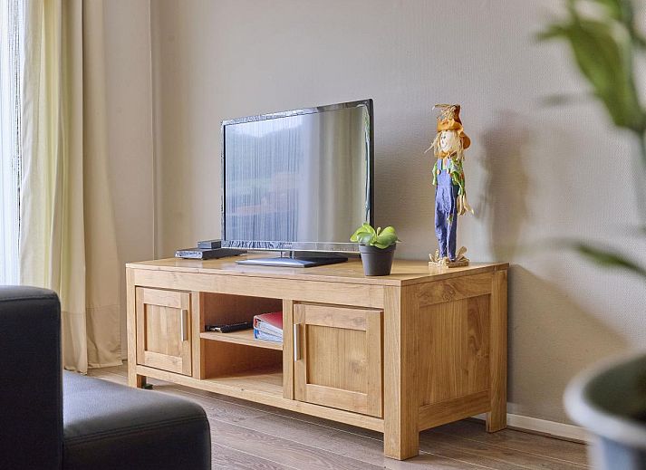 Stylish dining room in 't Katreel vacation home, Haaksbergen, with modern kitchen in Twente, Overijssel.