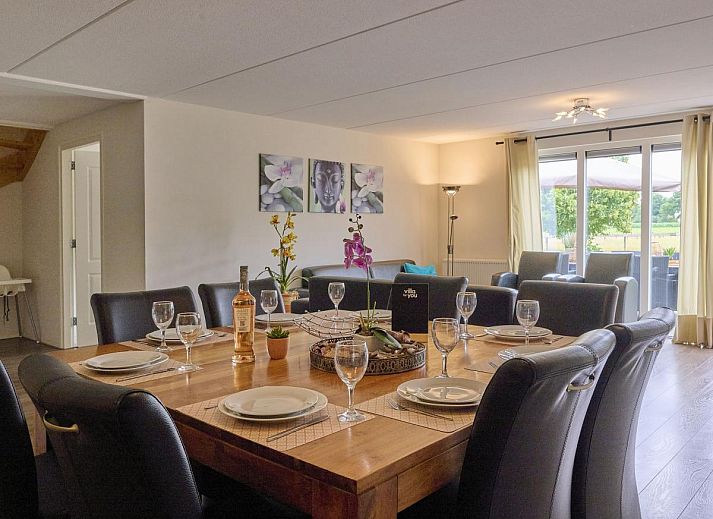 Cozy living room with decorative details in 't Katreel vacation home, Haaksbergen, Twente, Overijssel.