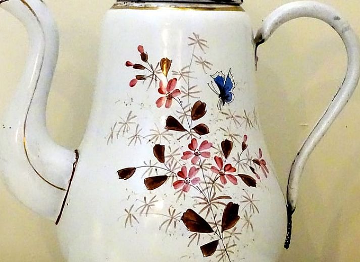 Vakantiehuisje in Diepenheim met groene tuinen en charmante bakstenen gevel.