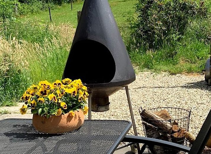 Geniessen Sie den sonnigen Garten des Huisje in Diepenheim, ein Ferienhaus im gruenen Twente, Overijssel.
