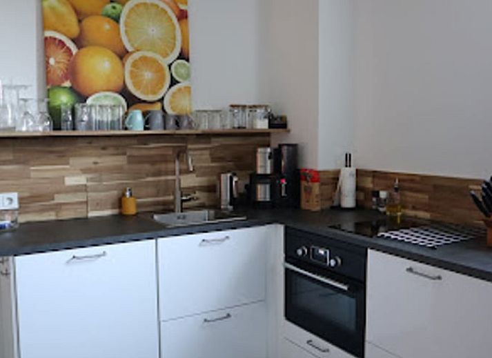 Geniessen Sie den sonnigen Garten des Huisje in Diepenheim, ein Ferienhaus im gruenen Twente, Overijssel.